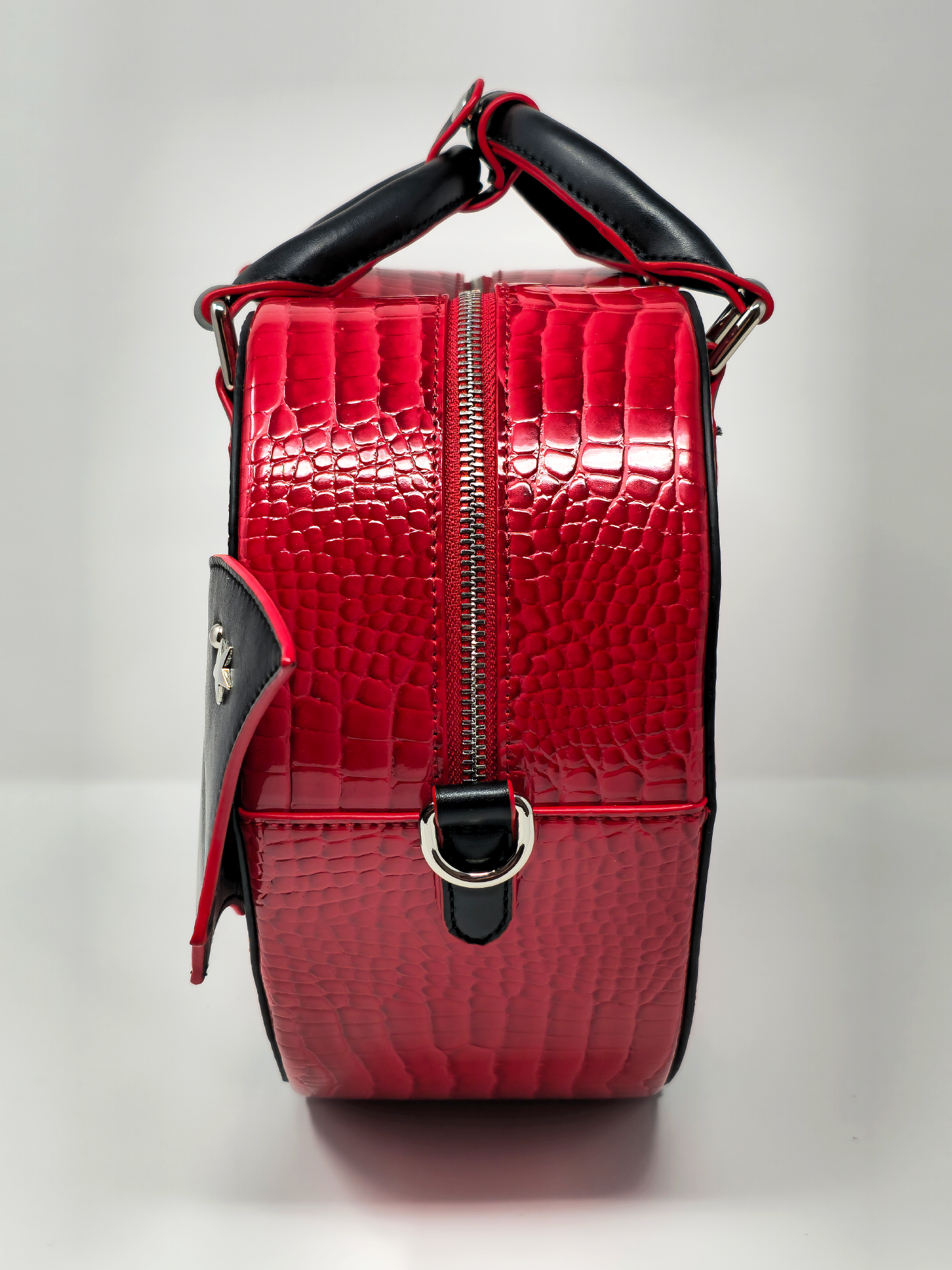 gothic-heart-bag-side-zipper-snakeskin